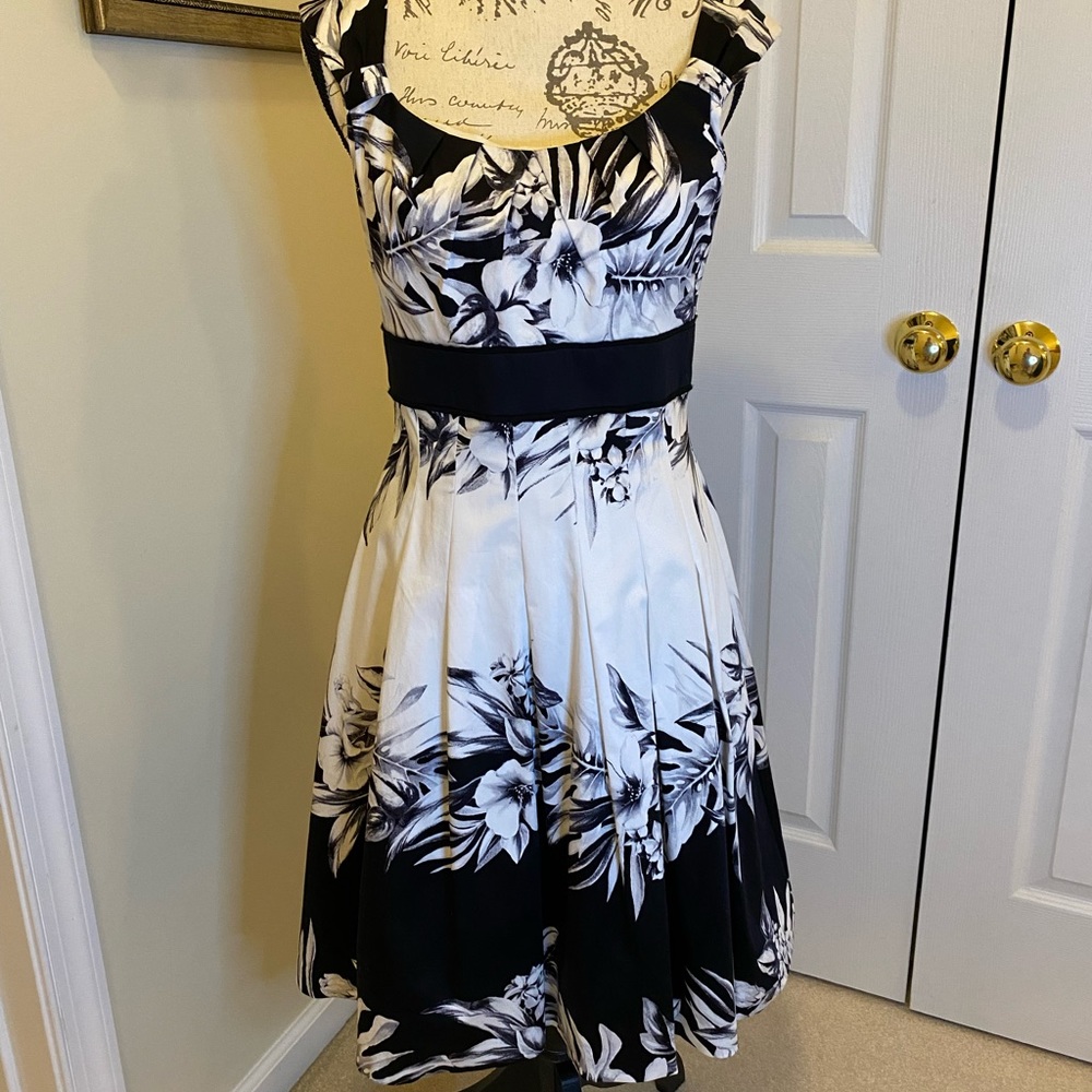 White House Black Market dress size 4